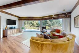 Viewcrest Retro Country Home - Image 2
