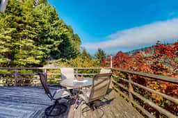 Viewcrest Retro Country Home - Image 4