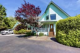 Estate at Vista - Spacious Luxury Retreat with Scenic Views - Image 4