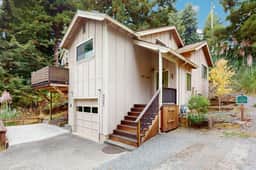 Arcata Townhouse - Modern Downtown Coastal Getaway - Image 2