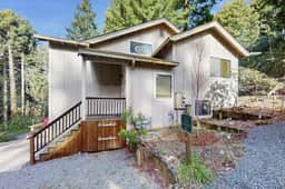 Arcata Townhouse - Modern Downtown Coastal Getaway - Image 3