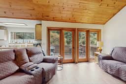 Arcata Townhouse - Modern Downtown Coastal Getaway - Image 5