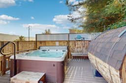 Logan's Landing - Relaxing Coastal Retreat Near the Water - Image 4