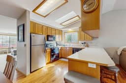 Lighthouse Retreat - Peaceful Coastal Getaway - Image 5