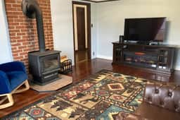 Redwood Farmhouse in the Orick Valley - Image 4