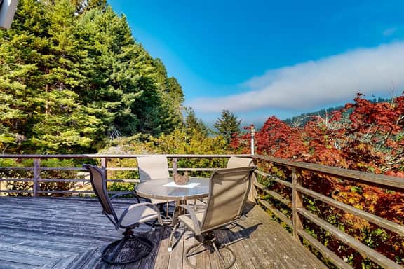 Viewcrest Retro Country Home - Image 4