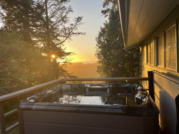 Viewcrest Retro Country Home - Image 5
