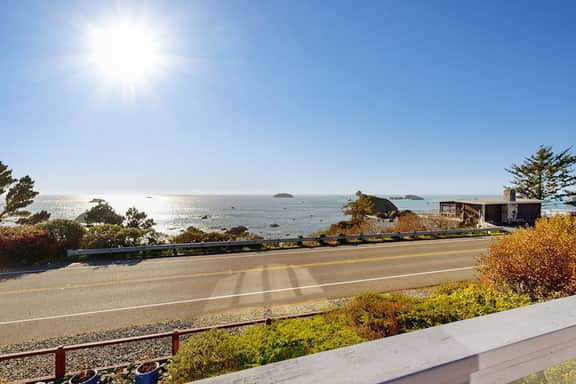 Pacific View Escape - Stunning Ocean Views & Coastal Comfort - Image 3