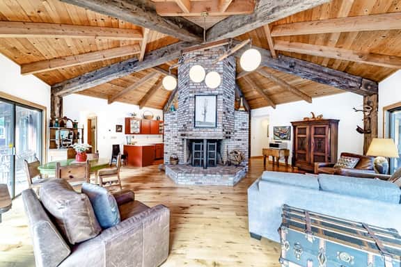 The Merryman Cabin - Cozy Riverside Woodland Retreat - Image 3