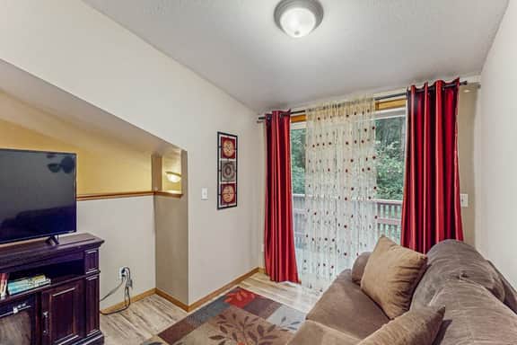 Peaceful Creekside - Tranquil Nature Retreat by the Water - Image 5