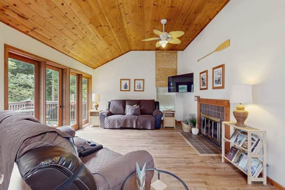 Arcata Townhouse - Modern Downtown Coastal Getaway - Image 4