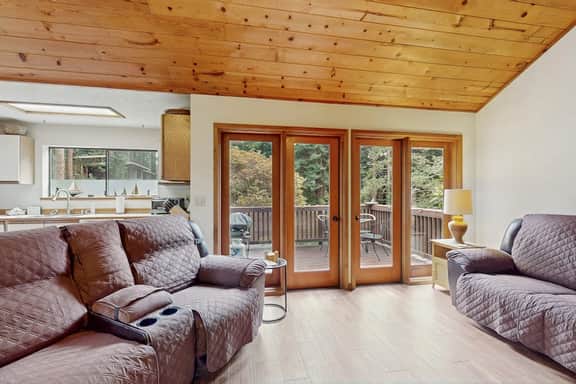 Arcata Townhouse - Modern Downtown Coastal Getaway - Image 5