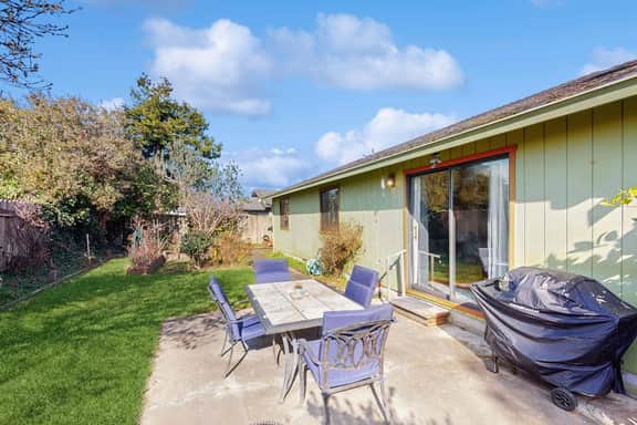 Lighthouse Retreat - Peaceful Coastal Getaway - Image 2