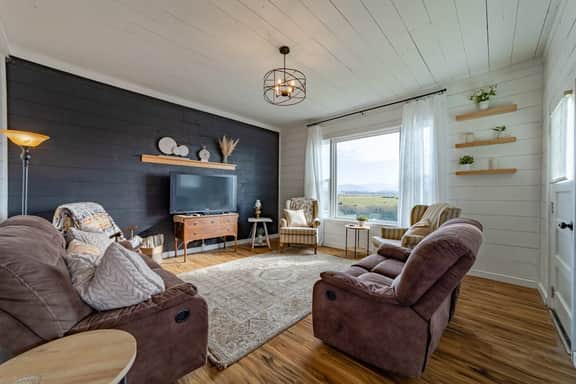 1858 Homestead - Historic Country Retreat with Modern Comforts - Image 4