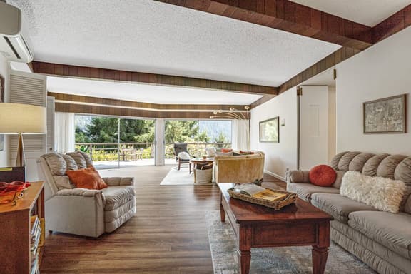 Viewcrest Retro Country Home - Image 1