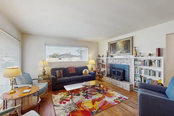 West End Wanderlust - Stylish Coastal Escape - Image 1