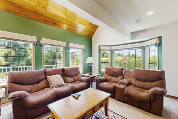 Estate at Vista - Spacious Luxury Retreat with Scenic Views - Image 1