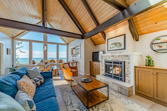 Seagull's Bluff - Scenic Coastal Retreat with Ocean Views - Image 1