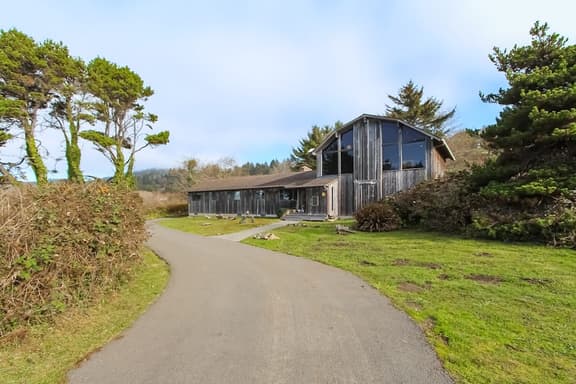 Ocean Treasures - Charming Coastal Home Near the Beach - Image 1