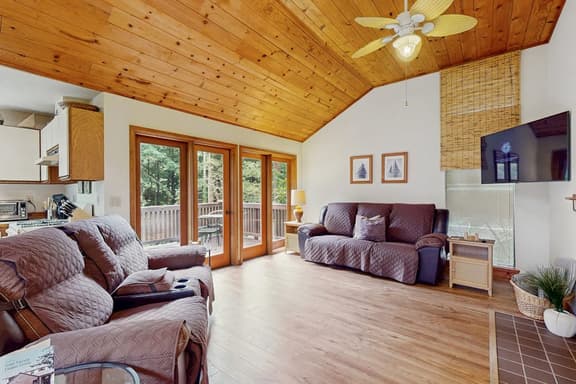 Arcata Townhouse - Modern Downtown Coastal Getaway - Image 1