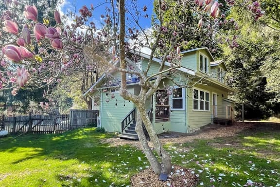 The Magnolia Meadow Retreat - Image 1