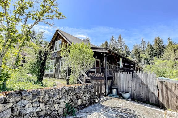 Cozy Trinity Cottage - Image 1