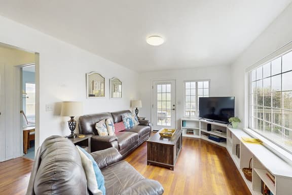 Seascape Home & Cottage - Image 1