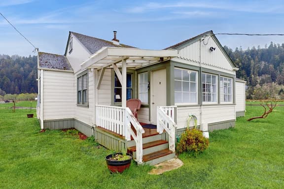 Redwood Farmhouse in the Orick Valley - Image 1