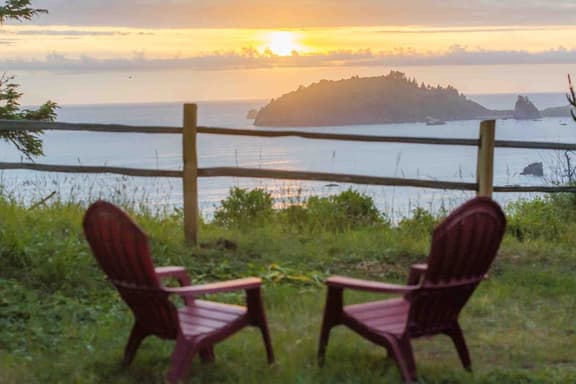 Seaside Meadow - Peaceful Coastal Retreat Surrounded by Nature - Image 1